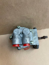 Load image into Gallery viewer, AC DELCO LIFT PUMP 461-333 BEDFORD 220, BLITZ, CF220, OPEL REKORD, OPEL BLITZ 4 BOLT MOUNT