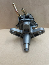 Load image into Gallery viewer, DEUTZ ENGINE LIFT PUMP M1965, FL1011, FL2011, FL2011T CROW FOOT TYPE