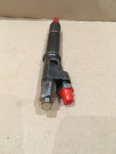 Load image into Gallery viewer, IVECO V8 DIESEL INJECTORS INJECTOR NUMBER 775704 DLL150S74FS 773594