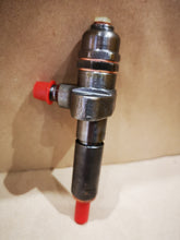 Load image into Gallery viewer, CAV 5217403 INJECTOR BDLL150S6395 PERKINS 6.354 &amp; 6.354.2 CASE, DENNIS, HYSTER, LEYLAND, RVI +
