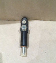 Load image into Gallery viewer, BOSCH Injector KBL45S207/4 Nozzle DLLA138S782 Three Holed Nozzle
